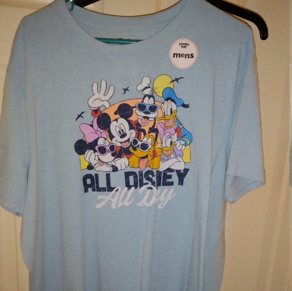 Mickey mouse and the gang Disney shirt xl new